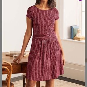 Boden NWT Cherry Red Chevron Twist Amelie
Jersey A-Line short sleeve Dress 10